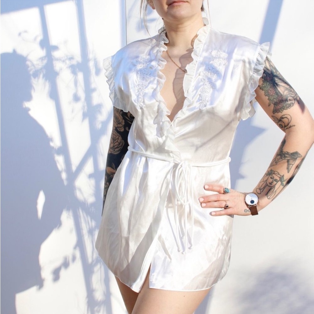 Bridal Linea Donatella white short satin wrap robe with ruffle trim